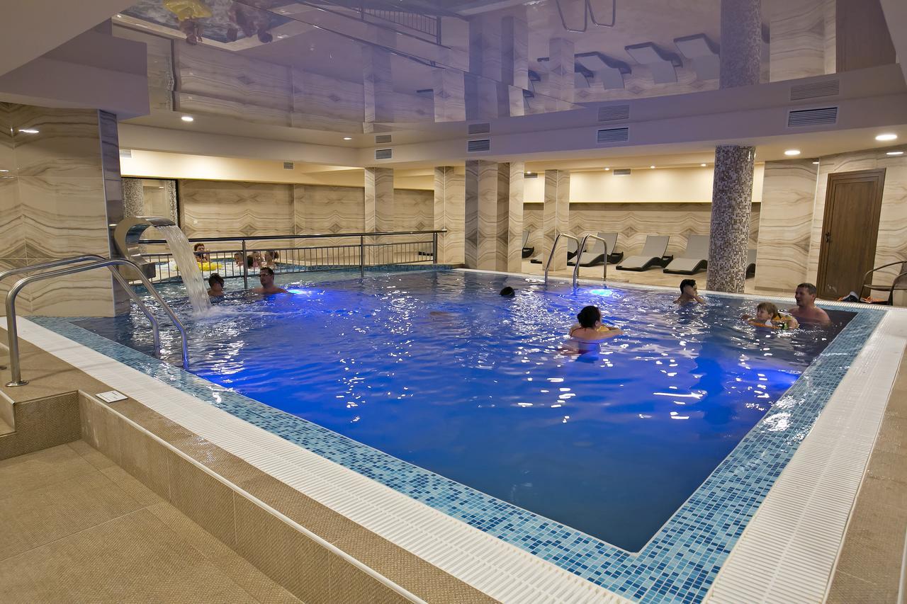 Royal Grand Hotel And Spa Kavarna Ngoại thất bức ảnh
