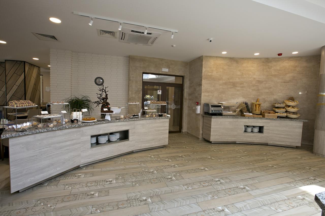 Royal Grand Hotel And Spa Kavarna Ngoại thất bức ảnh