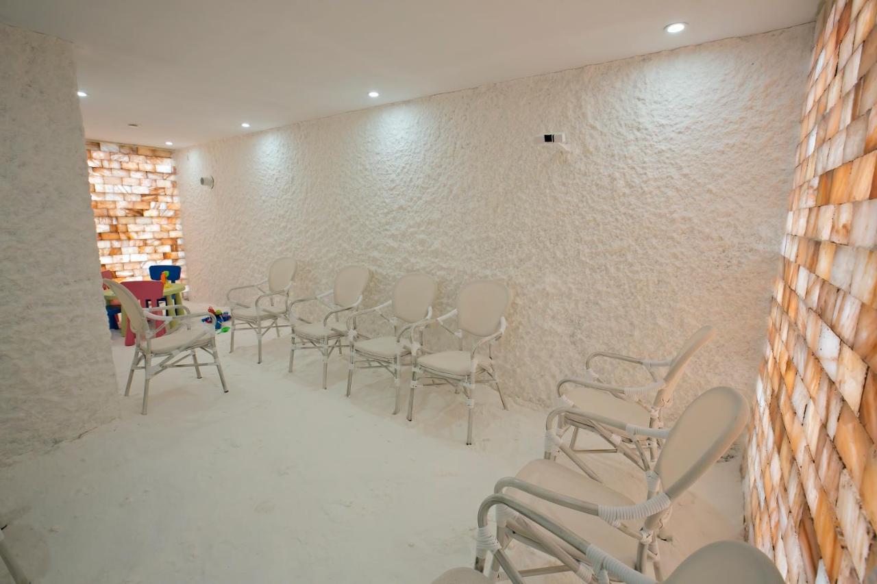 Royal Grand Hotel And Spa Kavarna Ngoại thất bức ảnh